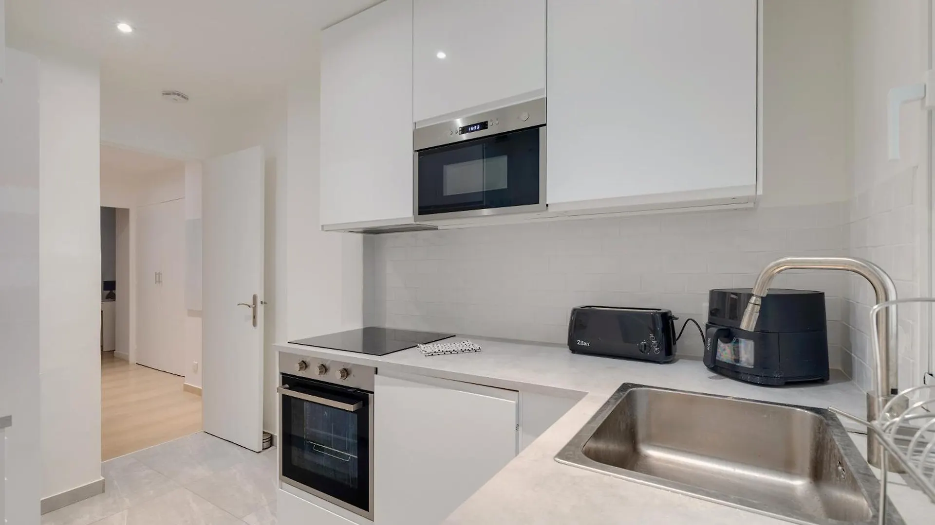 Newly Renovated Charming Downtown Apartment Antibes France